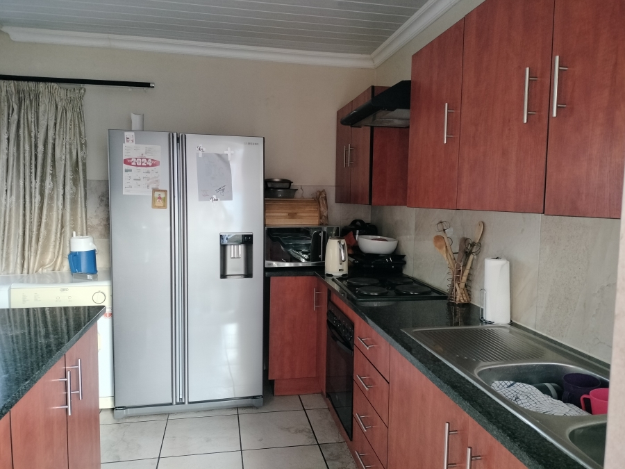 To Let 3 Bedroom Property for Rent in Waterval East North West